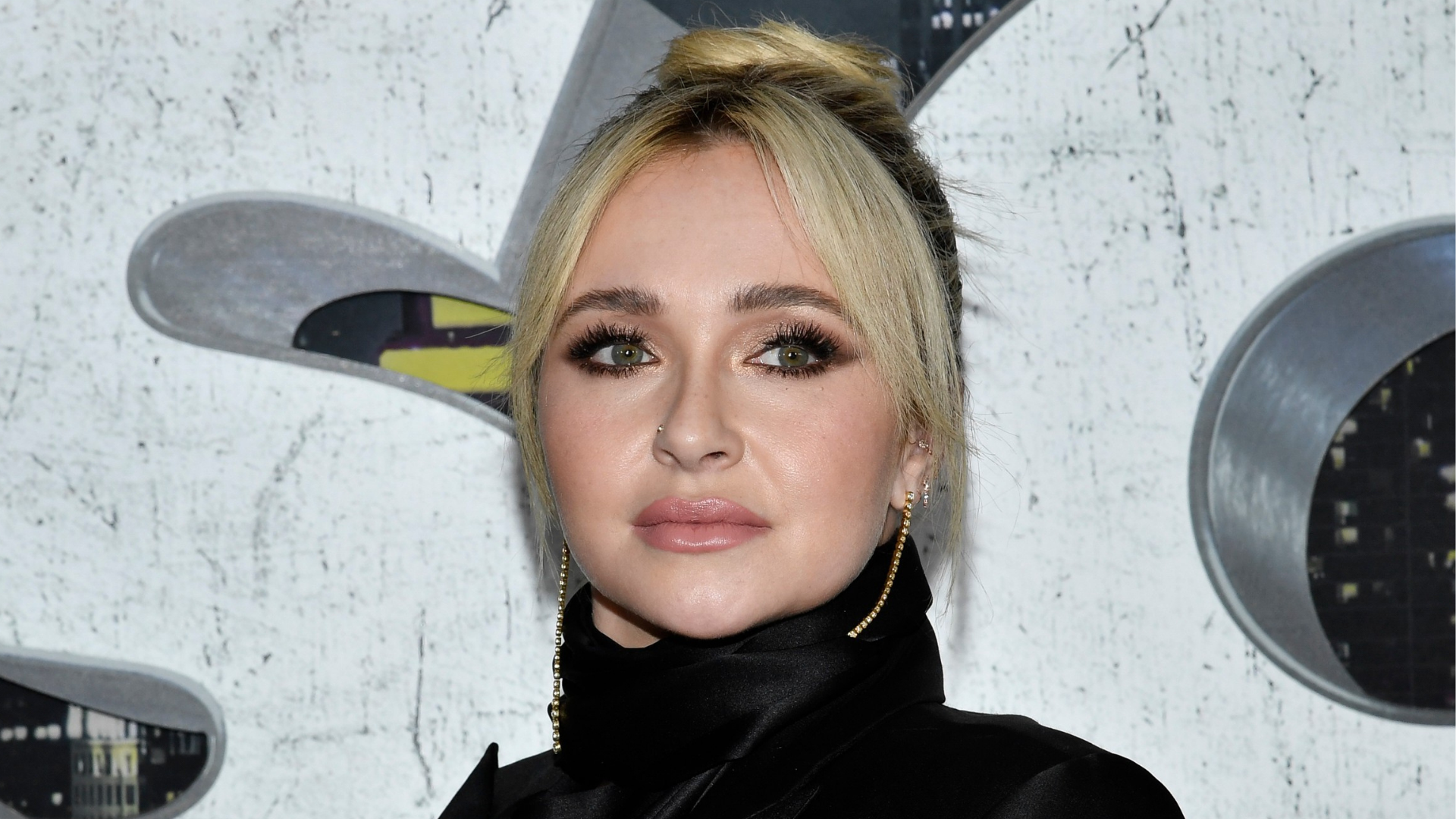 911 call reveals frantic response at address where Hayden Panettiere was found unresponsive
       — ABC 7 Bay Area