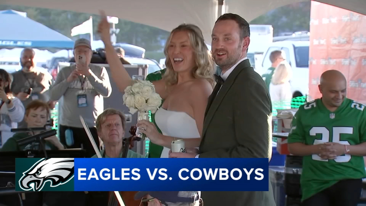 Chicago couple Lindsey Carl, Brandon Byrd get married at Philadelphia Eagles tailgate before MNF
       — Walnut Creek Community news
